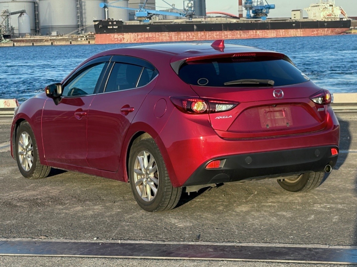 2014 Mazda Axela