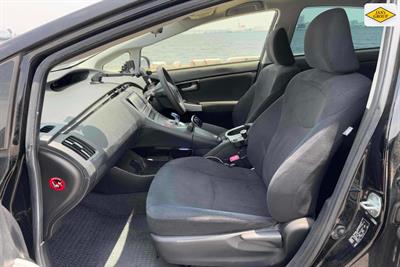 2012 Toyota Prius - Thumbnail