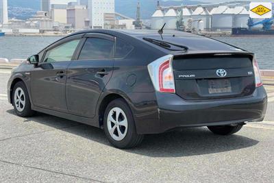 2012 Toyota Prius - Thumbnail