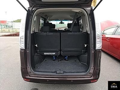2015 Nissan Serena - Thumbnail
