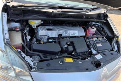 2015 Toyota Prius - Thumbnail