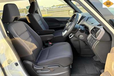 2019 Nissan Serena - Thumbnail