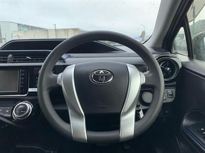 2015 Toyota Aqua - Thumbnail