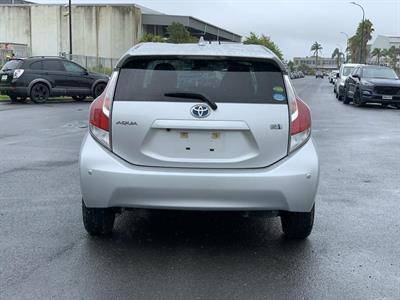 2015 Toyota Aqua - Thumbnail
