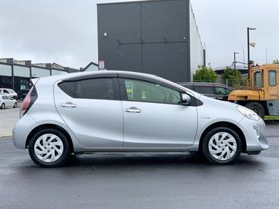 2015 Toyota Aqua - Thumbnail