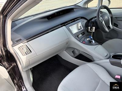 2012 Toyota Prius - Thumbnail