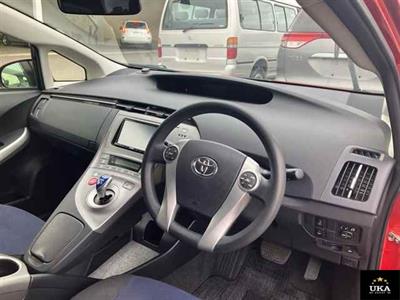 2013 Toyota Prius - Thumbnail