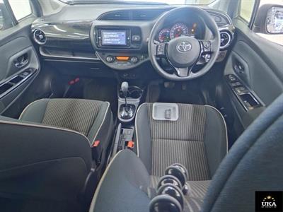 2017 Toyota Vitz - Thumbnail