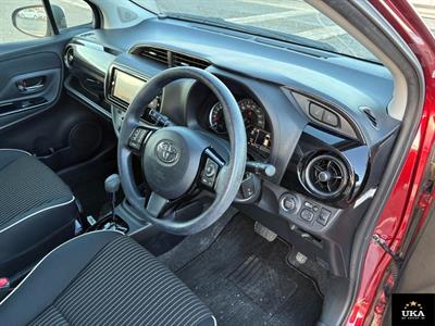 2017 Toyota Vitz - Thumbnail