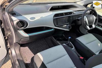 2012 Toyota Aqua - Thumbnail