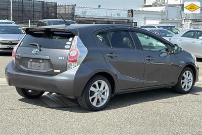 2012 Toyota Aqua - Thumbnail