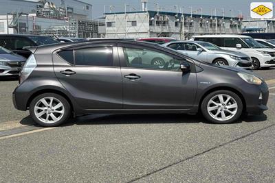 2012 Toyota Aqua - Thumbnail