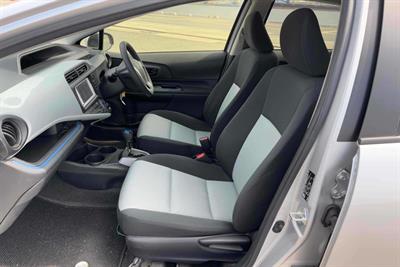 2014 Toyota Aqua - Thumbnail