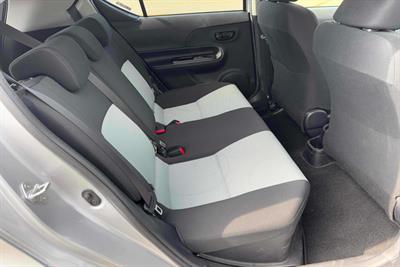 2014 Toyota Aqua - Thumbnail