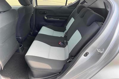 2014 Toyota Aqua - Thumbnail