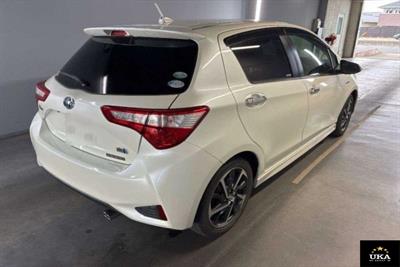 2017 Toyota Vitz - Thumbnail