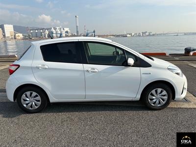 2017 Toyota Vitz - Thumbnail
