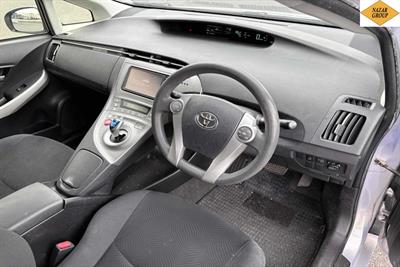 2014 Toyota Prius - Thumbnail