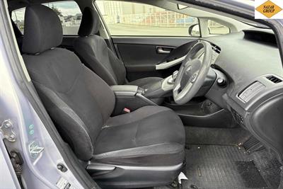 2014 Toyota Prius - Thumbnail