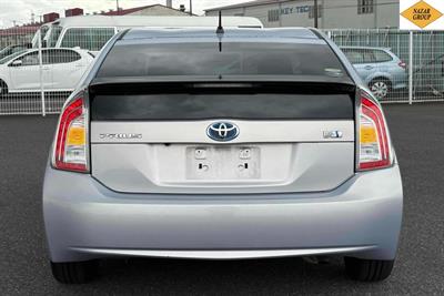 2014 Toyota Prius - Thumbnail