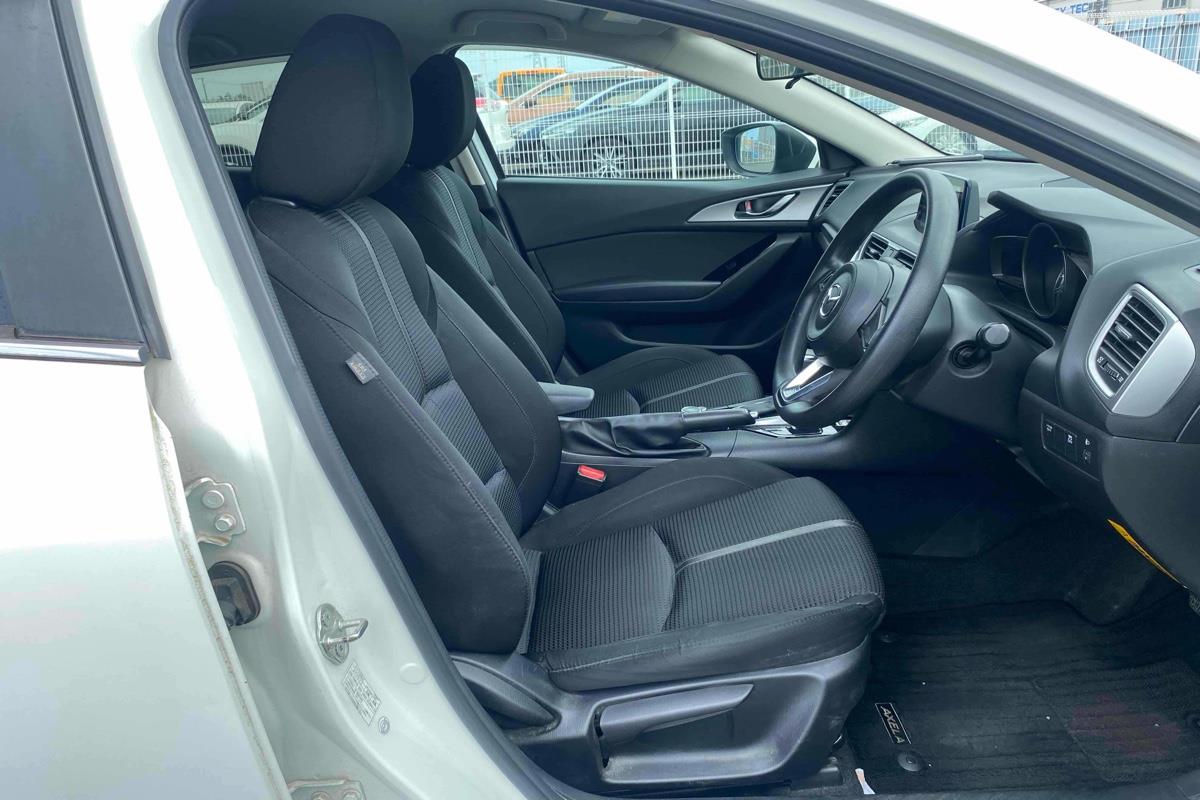 2016 Mazda Axela