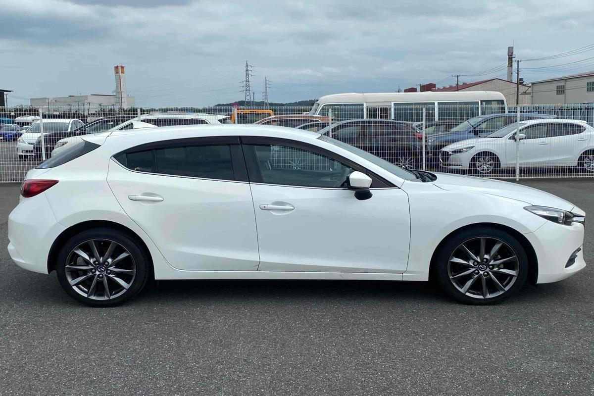 2016 Mazda Axela