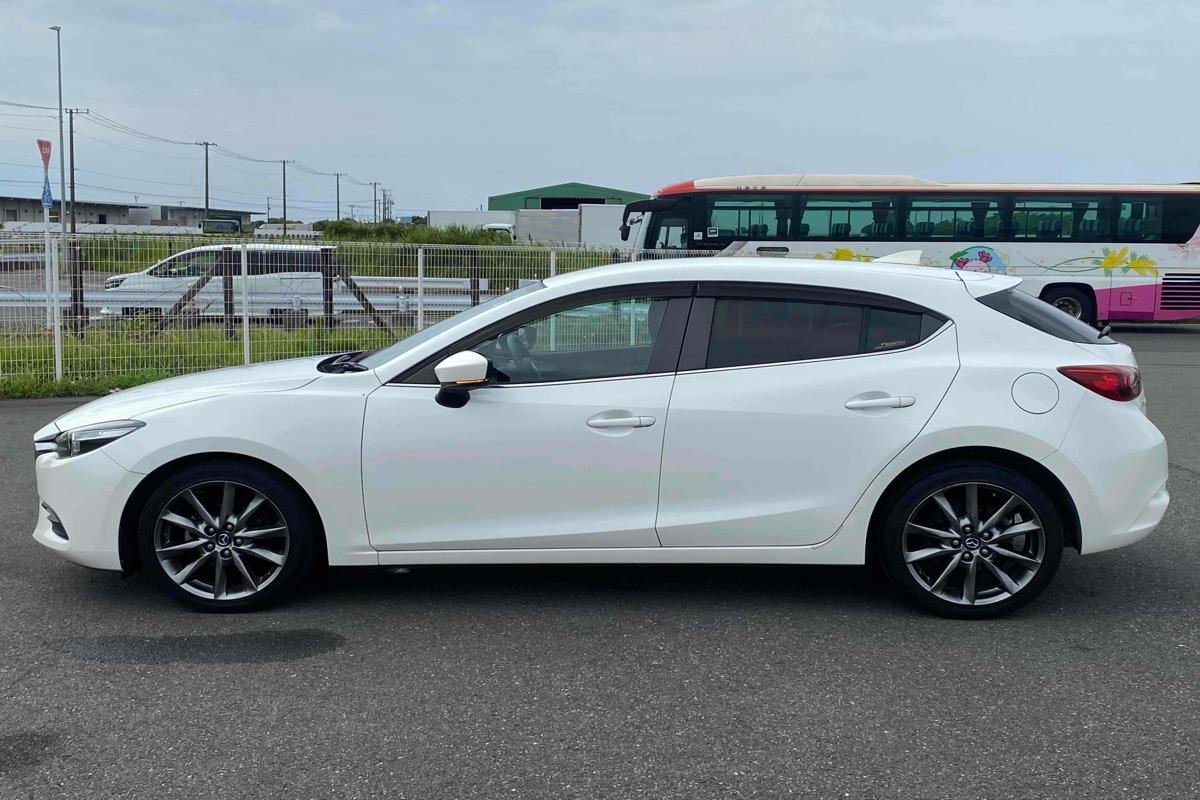 2016 Mazda Axela