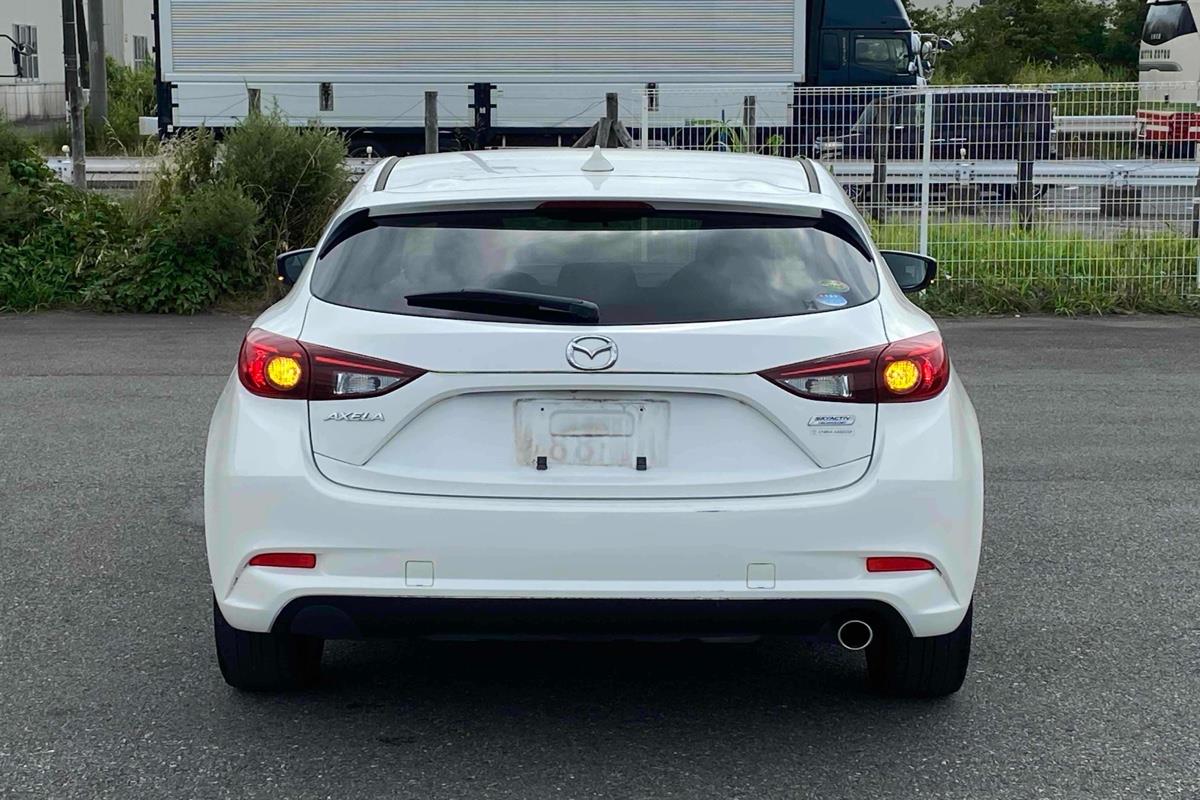 2016 Mazda Axela