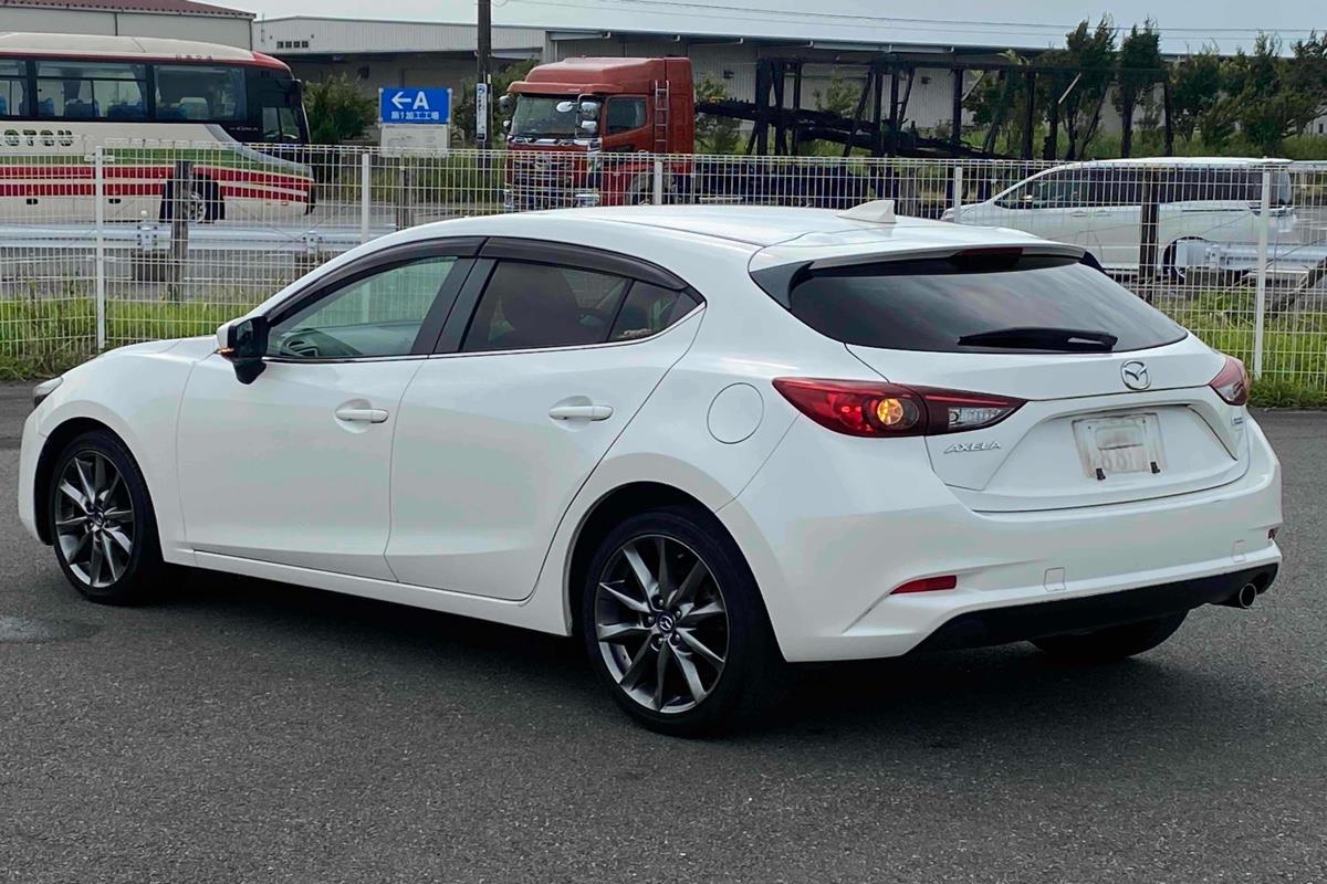 2016 Mazda Axela