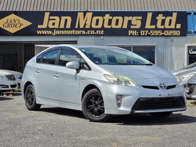 2013 Toyota Prius - Thumbnail