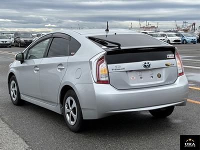 2015 Toyota Prius - Thumbnail
