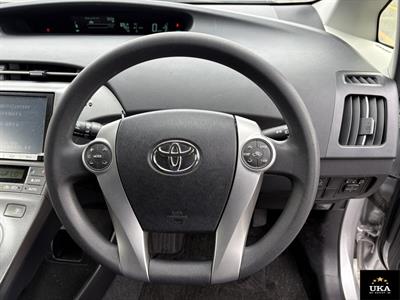 2015 Toyota Prius - Thumbnail