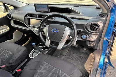 2012 Toyota Aqua - Thumbnail