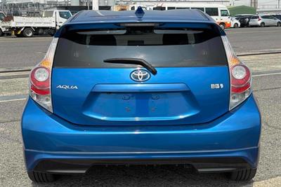 2012 Toyota Aqua - Thumbnail