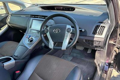 2014 Toyota Prius - Thumbnail