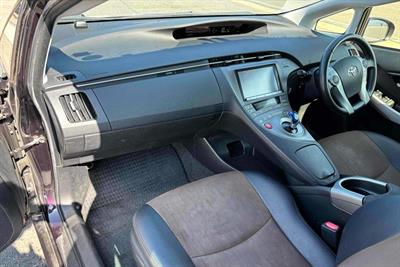 2014 Toyota Prius - Thumbnail