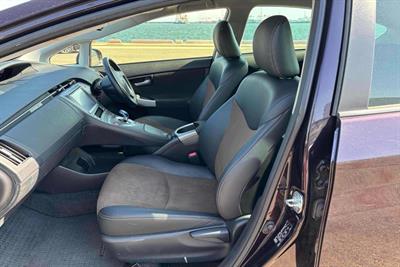 2014 Toyota Prius - Thumbnail