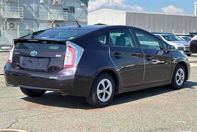 2014 Toyota Prius - Thumbnail