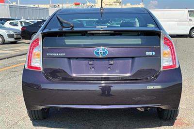 2014 Toyota Prius - Thumbnail