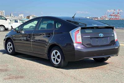 2014 Toyota Prius - Thumbnail