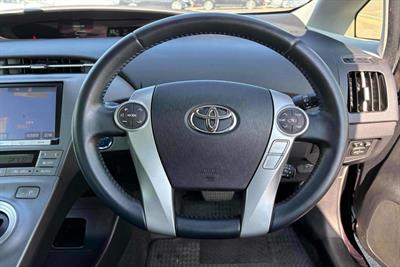 2014 Toyota Prius - Thumbnail