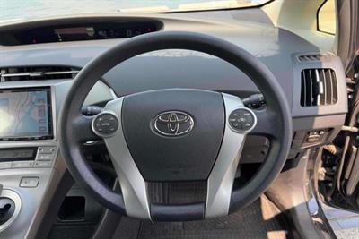 2014 Toyota Prius - Thumbnail
