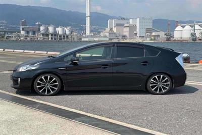 2014 Toyota Prius - Thumbnail