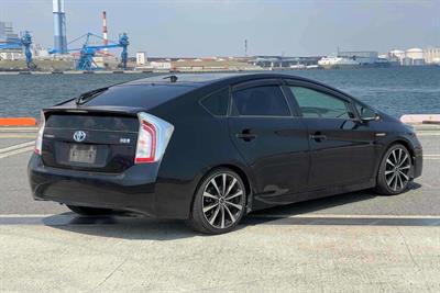 2014 Toyota Prius - Thumbnail