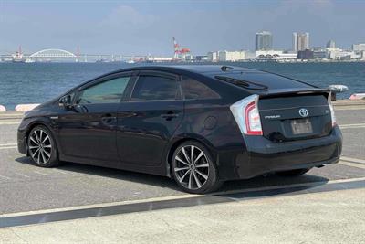 2014 Toyota Prius - Thumbnail