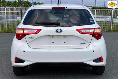 2020 Toyota Vitz - Thumbnail