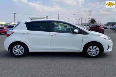 2020 Toyota Vitz - Thumbnail