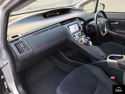 2014 Toyota Prius - Thumbnail