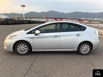 2014 Toyota Prius - Thumbnail