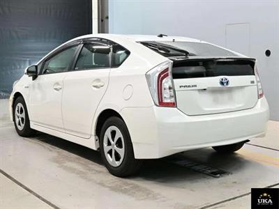 2015 Toyota Prius - Thumbnail